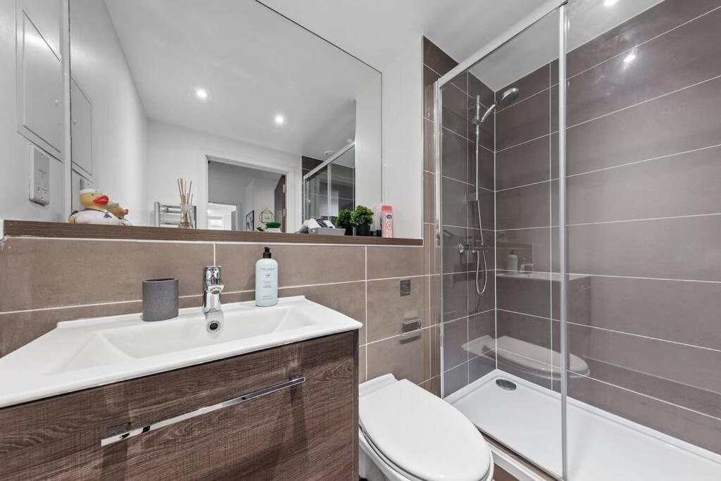 Ferienwohnung Sleep 7 20 Mins From London Waterloo Bp65 Exterior foto