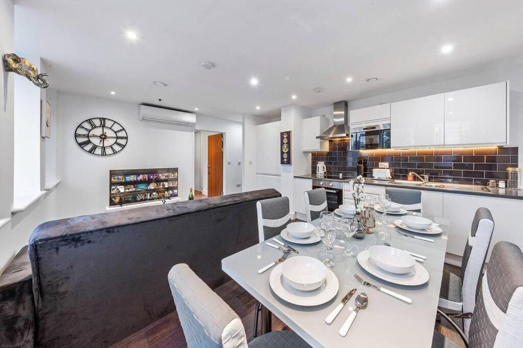 Ferienwohnung Sleep 7 20 Mins From London Waterloo Bp65 Exterior foto